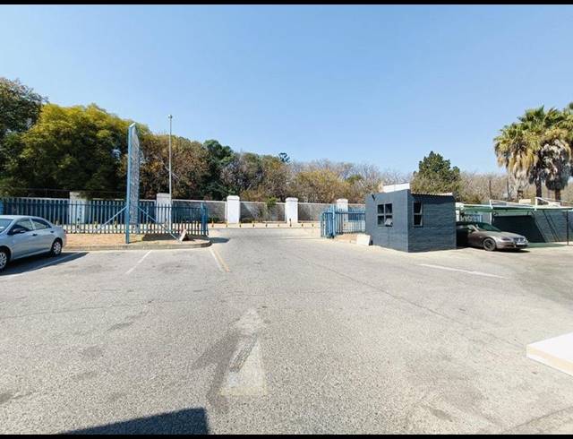 INDUSTRIAL PROPERTY TO RENT IN HALFWAY HOUSE